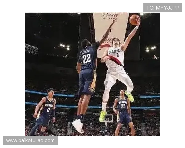 斯玛特神勇断球反击 八村塁飞身暴扣展现完美配合